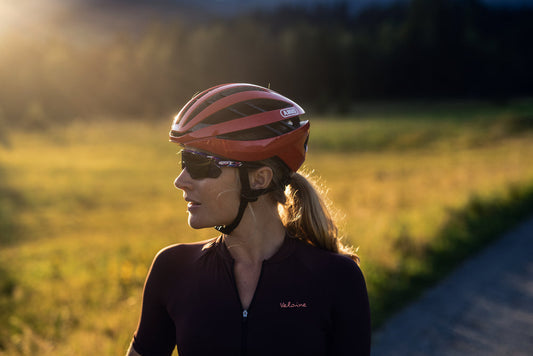 ABUS Fahrradhelm Aventor Racing Red - Größe M - MabeaMobility